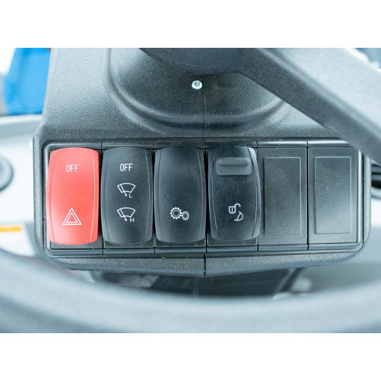 Телескопичен челен товарач с кабина и 4х4 Graecus T-LD13 Cab