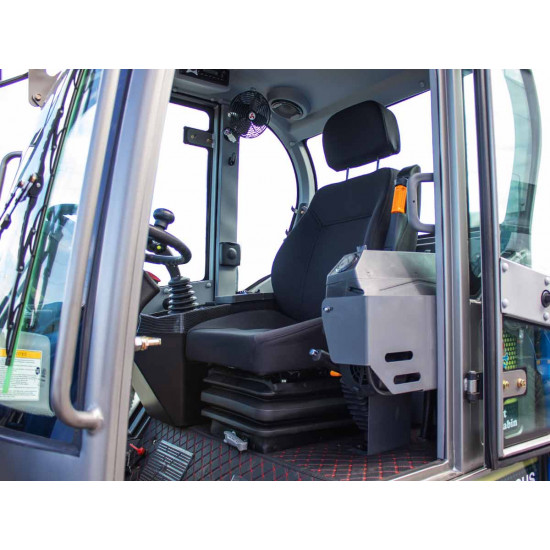 Телескопичен челен товарач с кабина и 4х4 Graecus T-LD13 Cab