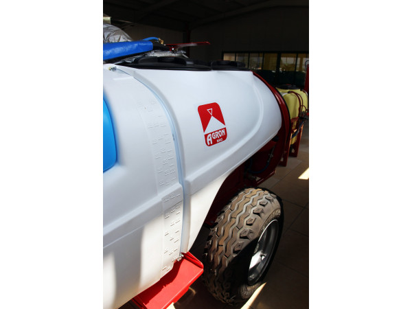 Колесна Вентилаторна Пръскачка 1000 литра